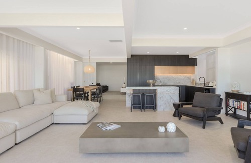 Palm Beach Casa | Beach Break on Jefferson . 3 bedroom Beachfront Holiday home with Linen and Wifi included