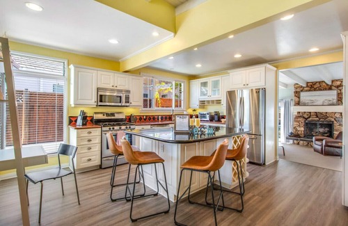 Valmonte Casa | Beach Breeze Bungalow | 1.3Miles To Beach | Cozy