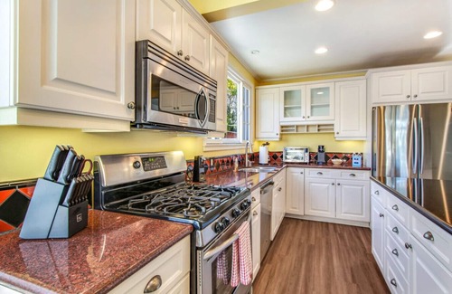 Valmonte Casa | Beach Breeze Bungalow | 1.3Miles To Beach | Cozy