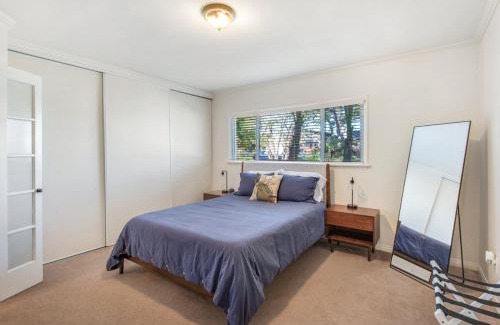 Los Angeles County Casa | Beach Breeze Bungalow 1 Miles To Beach Cozy