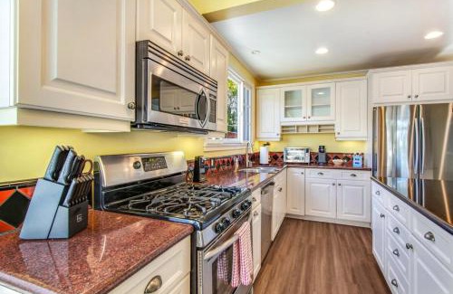 Los Angeles County Casa | Beach Breeze Bungalow 1 Miles To Beach Cozy