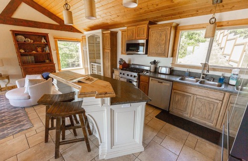 Brookings Casa | Beach Bungalow at Crook Point