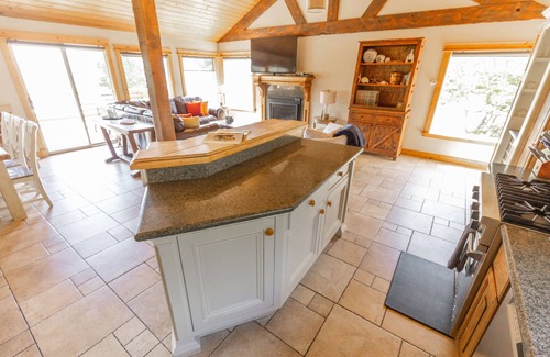 Brookings Casa | Beach Bungalow at Crook Point