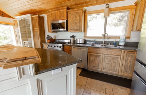 Brookings Casa | Beach Bungalow at Crook Point