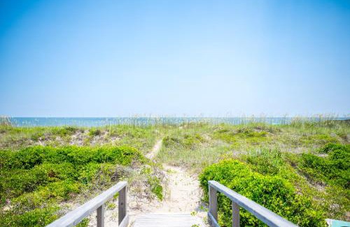 Caswell Beach Casa | Beach Buzz by Oak Island Accommodations