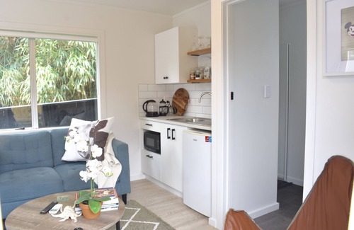Paraparaumu Beach Casa | Beach, Cafes, Golf, Sun & Privacy at Paraparaumu Beachside Studio w sea view