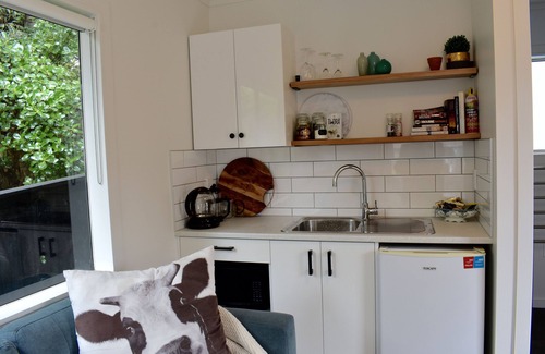 Paraparaumu Beach Casa | Beach, Cafes, Golf, Sun & Privacy at Paraparaumu Beachside Studio w sea view