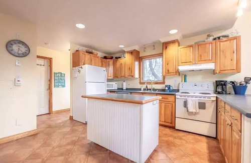 Grand Bend Cabaña | Beach Chalet in Grand Bend