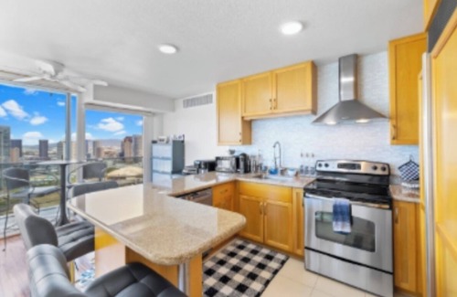 Ala Moana Condominio | Beach, City lights and Mountain Views 180 degrees view & centrally located