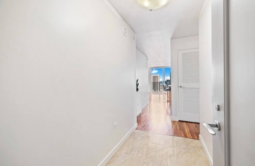 Ala Moana Condominio | Beach, City lights and Mountain Views 180 degrees view & centrally located