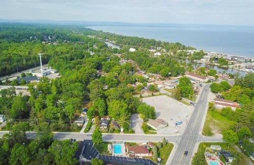 Wasaga Beach Hotel | Beach Club by Beach1 Motel
