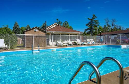 Wasaga Beach Hotel | Beach Club by Beach1 Motel
