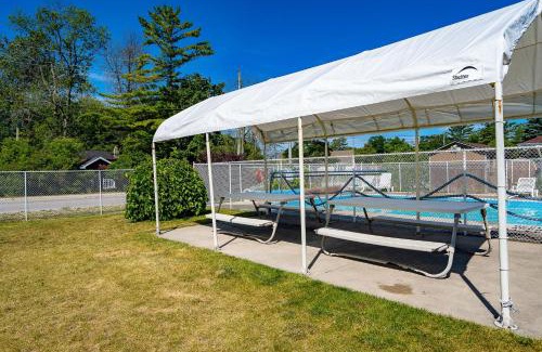 Wasaga Beach Hotel | Beach Club by Beach1 Motel