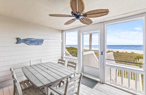 Isle of Palms Apartamento | Beach Club Villa 32 - Newly Renovated! Direct Oceanfront