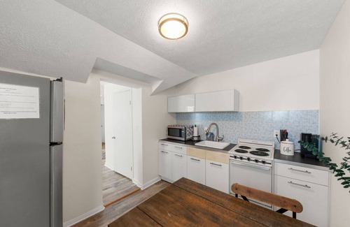 Michigan City Apartamento | Beach Condo I Steps From Lake Mich