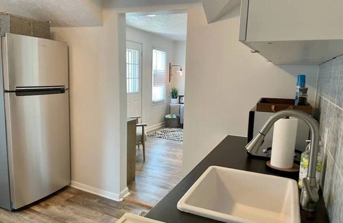 Michigan City Apartamento | Beach Condo I Steps From Lake Mich