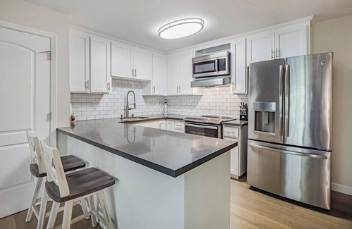 Eastside Santa Cruz Condominio | Beach Condo Retreat Walk to Award-Winning Beaches!