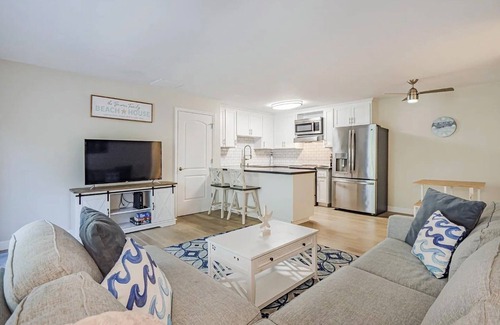 Eastside Santa Cruz Condominio | Beach Condo Retreat Walk to Award-Winning Beaches!