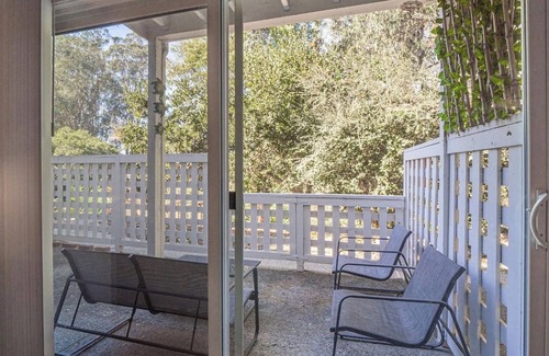 Eastside Santa Cruz Condominio | Beach Condo Retreat Walk to Award-Winning Beaches!