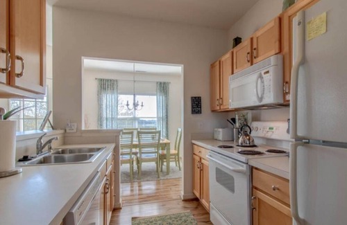 Lewes Condominio | Beach condo- top floor, dog friendly, pool. 2 bed, 2 bath, pull out couch.