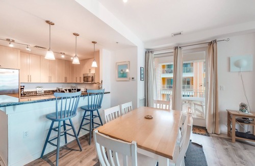 Sandbridge Condominio | Beach condo with pool views, balcony, outdoor pool & gym