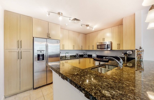 Sandbridge Condominio | Beach condo with pool views, balcony, outdoor pool & gym