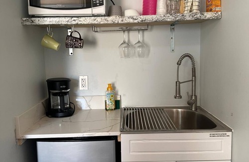 East Fort Lauderdale Cabaña | Beach Cottage, 2 beds, private free parking