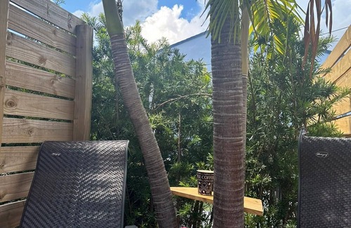 East Fort Lauderdale Cabaña | Beach Cottage, 2 beds, private free parking