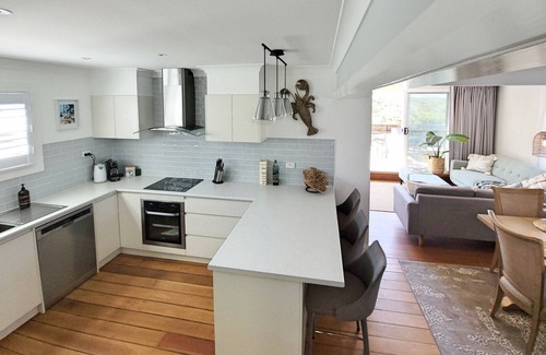 Catherine Hill Bay Cabaña | Beach Cottage - 100 meters walk to Pristine Beach