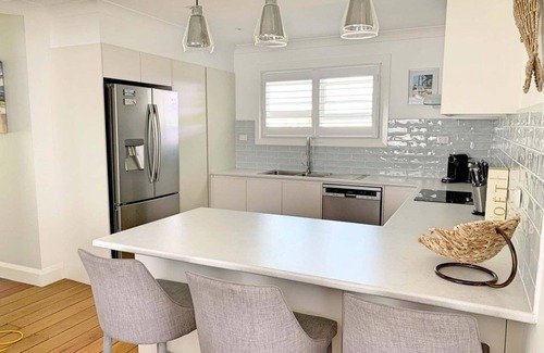 Catherine Hill Bay Cabaña | Beach Cottage - 100 meters walk to Pristine Beach
