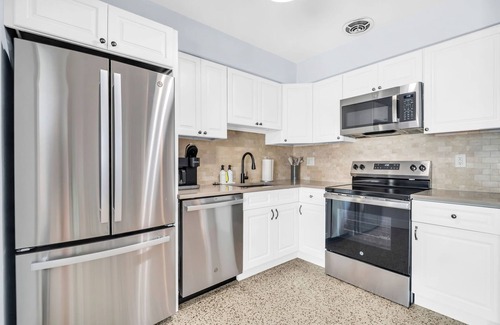 Indian Rocks Beach Casa | Beach Gem Bliss: Pool, Spa, Golf Cart & Pet Vibes!