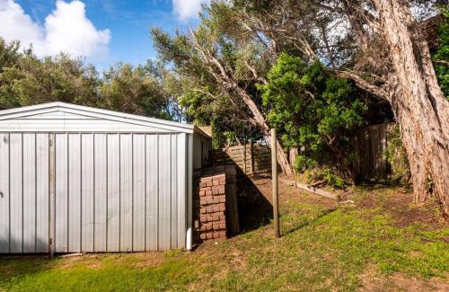 Tootgarook Casa | Beach cottage, 4 mins to sea with spacious garden