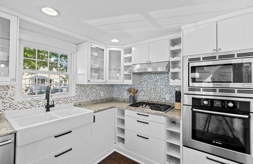 Scituate Casa | Beach Cottage in Scituate with Hot Tub! 6-minute walk to Egypt Beach.