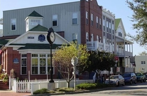 Historic Downtown Manteo Cabaña | Casa de playa en el corazón del casco antiguo de Manteo en la isla de Roanoke, OBX