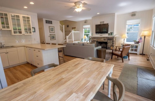 Michigan City Cabaña | Pasos de 3BR Beach Cottage a las orillas arenosas de Sheridan Beach del lago Michigan