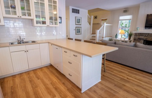 Michigan City Cabaña | Pasos de 3BR Beach Cottage a las orillas arenosas de Sheridan Beach del lago Michigan