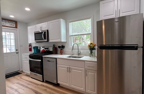 Wildwood Crest Cabaña | Beach Cottage Newly Renovated. Walking distance to the beach.