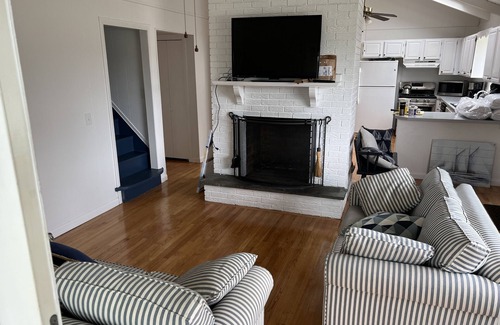 Misquamicut Cabaña | Beach Cottage