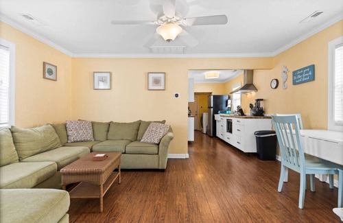 Kure Beach Cabaña | Beach Cottage w/ Private Home Gym & E-Bikes. Easy Walk to Beach & Pier