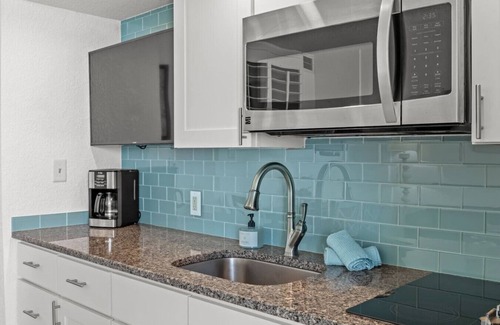 Windy Hill Condominio | Oceanfront Balcony - Pools - Kitchen - Hot tubs