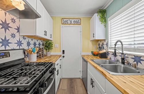 Mission Beach Casa | Beach Days Ahead: Mission Beach Gem-Sleeps 10!