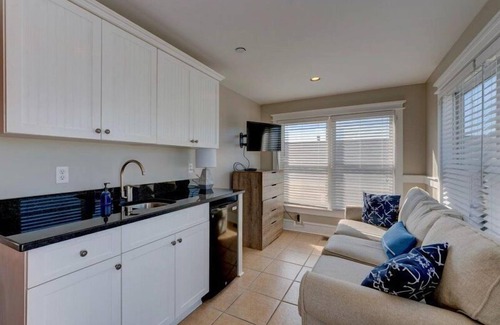Isle of Palms Casa | 'Beach Daze' ~ ASCENSOR, PISCINA PRIVADA, TECHO SUPERIOR CON VISTAS AL OCÉANO