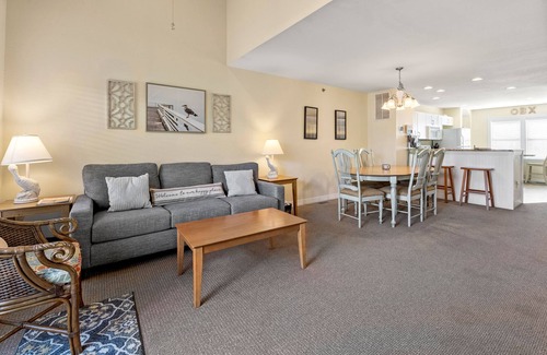 Bermuda Bay Casa | Beach Daze: Shared Pool with Lazy River | Dogs OK