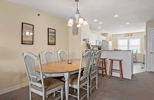 Bermuda Bay Casa | Beach Daze: Shared Pool with Lazy River | Dogs OK