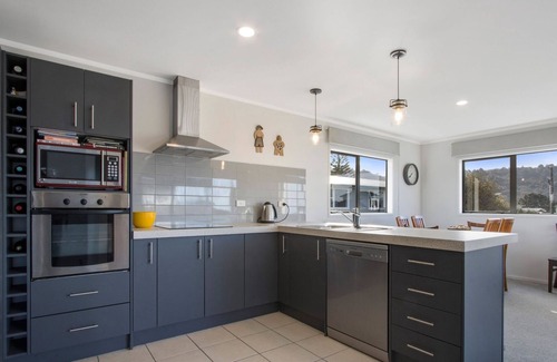 Waihi Beach Casa | Beach Daze - Waihi Beach Holiday House