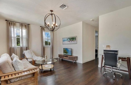 Gillespie Park Casa | Beach Downtown Pet-friendly @ The Park Home-635