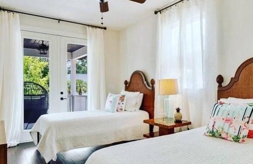 Gillespie Park Casa | Beach Downtown Pet-friendly @ The Park Home-635