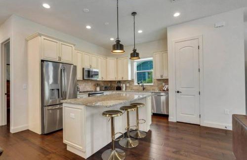 Gillespie Park Casa | Beach Downtown Pet-friendly @ The Park Home-635