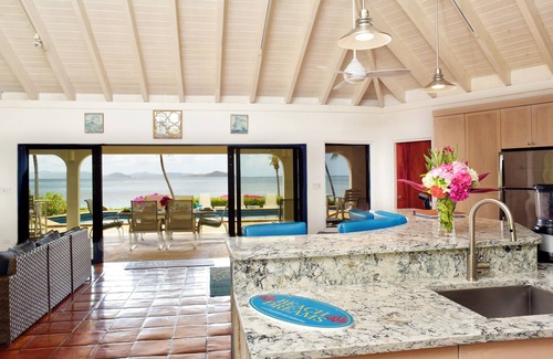 Spanish Town Villa | BEACH DREAMS Villa de lujo frente al mar - Suites de 4 habitaciones, aire acondicionado, PISCINA
