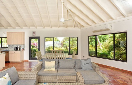 Spanish Town Villa | BEACH DREAMS Villa de lujo frente al mar - Suites de 4 habitaciones, aire acondicionado, PISCINA